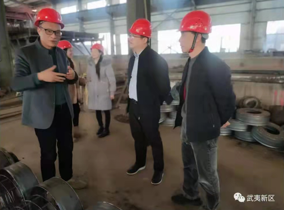 領(lǐng)導(dǎo)到集團(tuán)公司視察工作，董事長(zhǎng)
